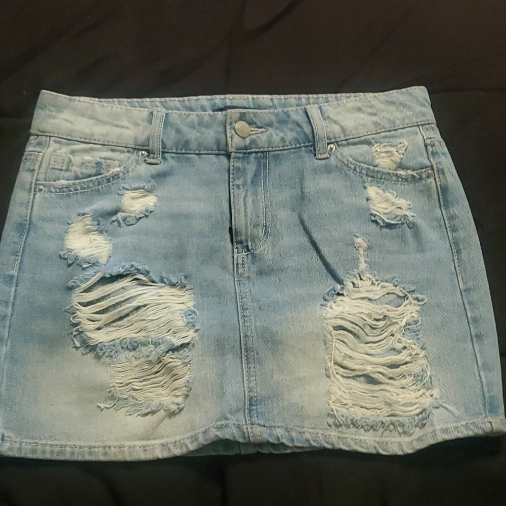 Blue Spice Diatressed Jean Light wash size 3